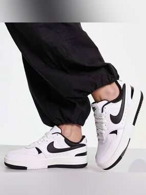 ✔️Size 10 - NWT: NIKE - Women’s Gamma Force Sneaker